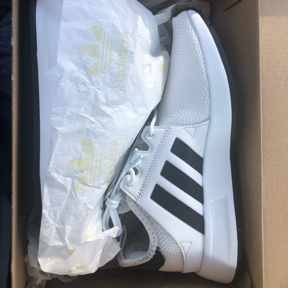 White and black adidas, mens 4 women’s 6